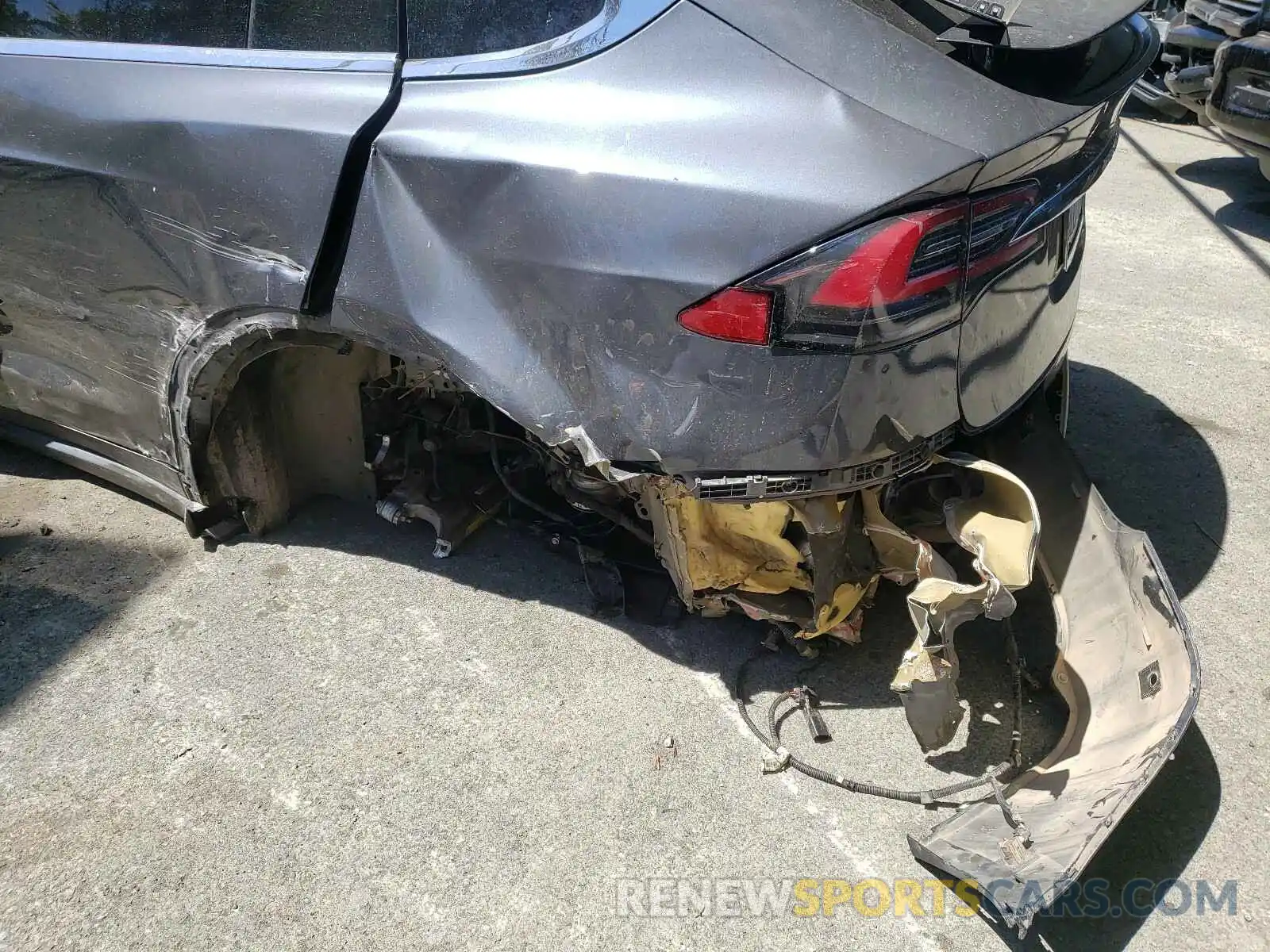 9 Photograph of a damaged car 5YJXCAE27KF184718 TESLA MODEL X 2019