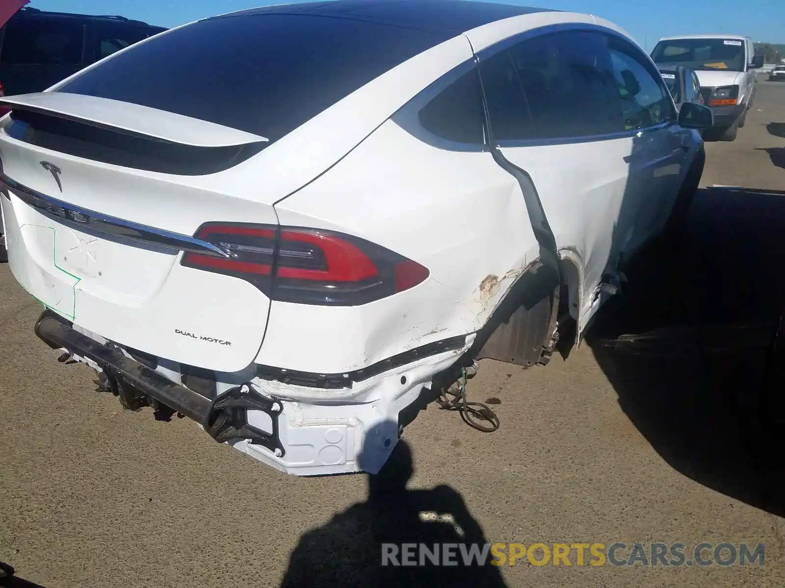 4 Photograph of a damaged car 5YJXCDE20KF160939 TESLA MODEL X 2019