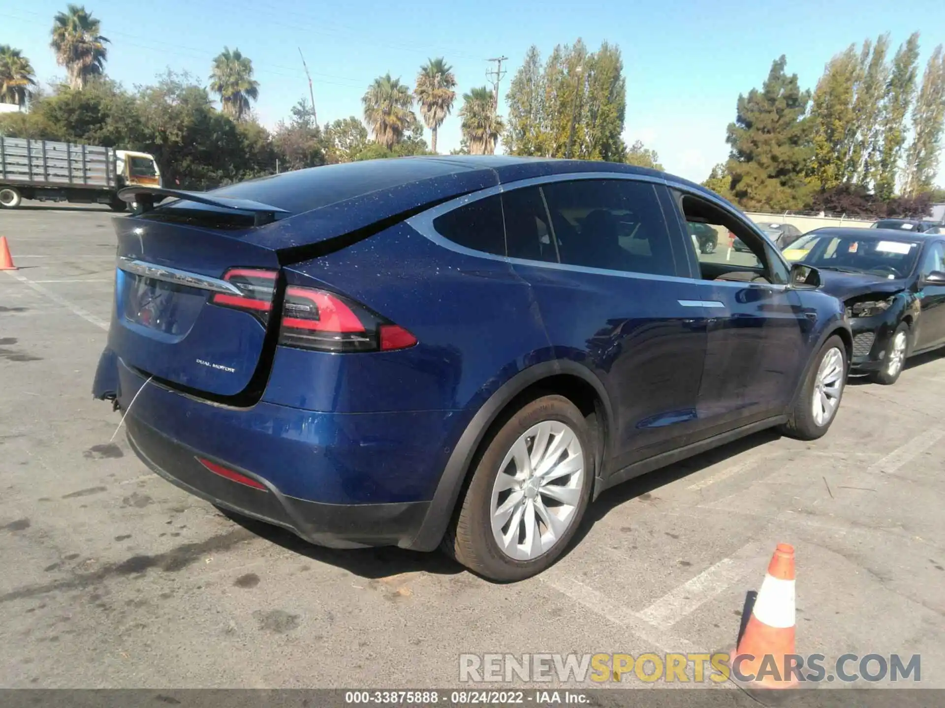 4 Фотография поврежденного автомобиля 5YJXCDE25KF211643 TESLA MODEL X 2019