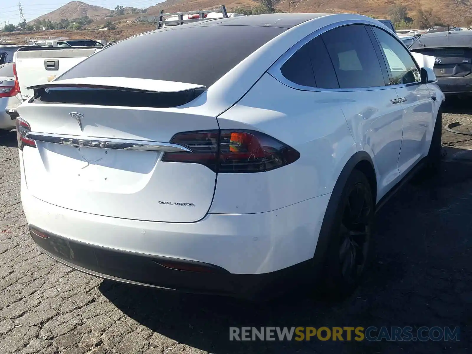 4 Фотография поврежденного автомобиля 5YJXCAE23LF296174 TESLA MODEL X 2020