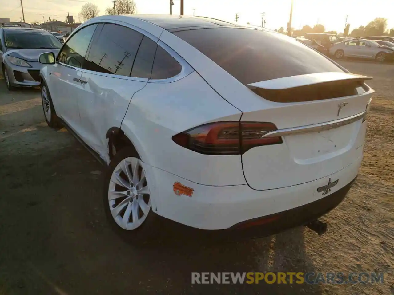 3 Фотография поврежденного автомобиля 5YJXCAE25LF238342 TESLA MODEL X 2020