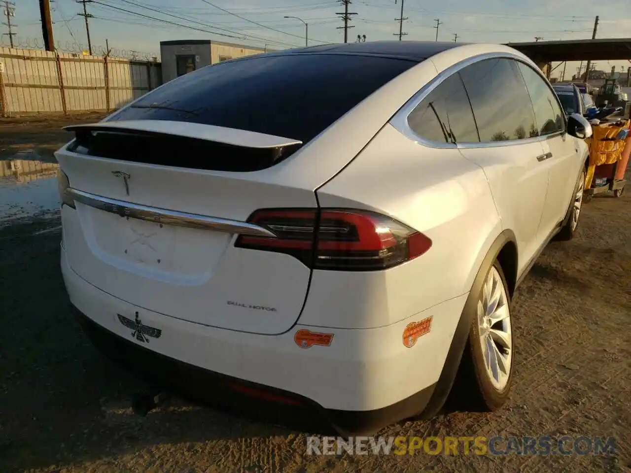 4 Фотография поврежденного автомобиля 5YJXCAE25LF238342 TESLA MODEL X 2020