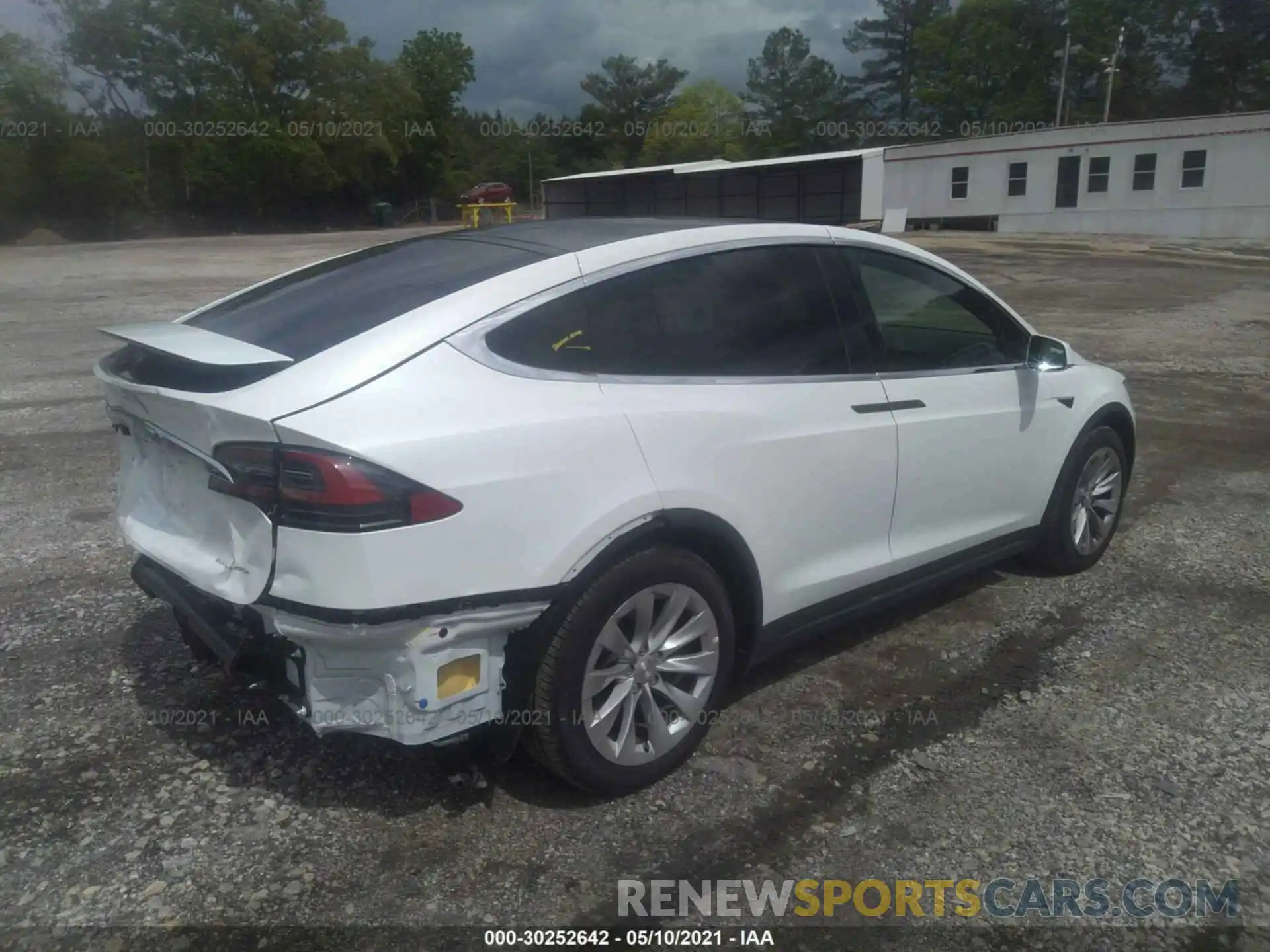 4 Photograph of a damaged car 5YJXCAE28LF298731 TESLA MODEL X 2020