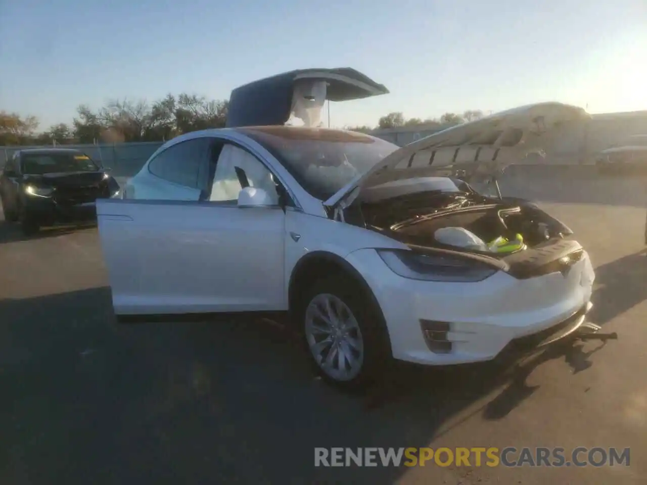 1 Photograph of a damaged car 5YJXCBE24LF233901 TESLA MODEL X 2020