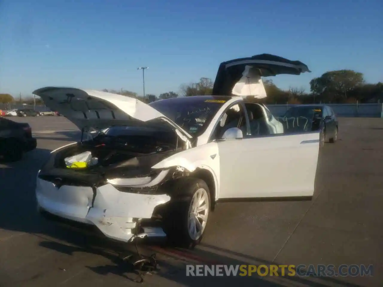 2 Photograph of a damaged car 5YJXCBE24LF233901 TESLA MODEL X 2020