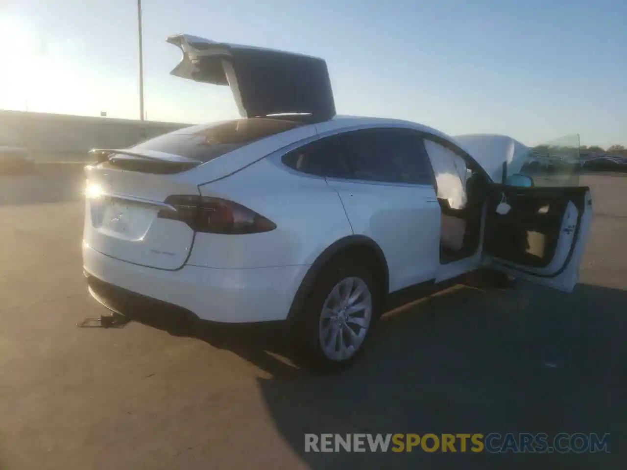 4 Фотография поврежденного автомобиля 5YJXCBE24LF233901 TESLA MODEL X 2020