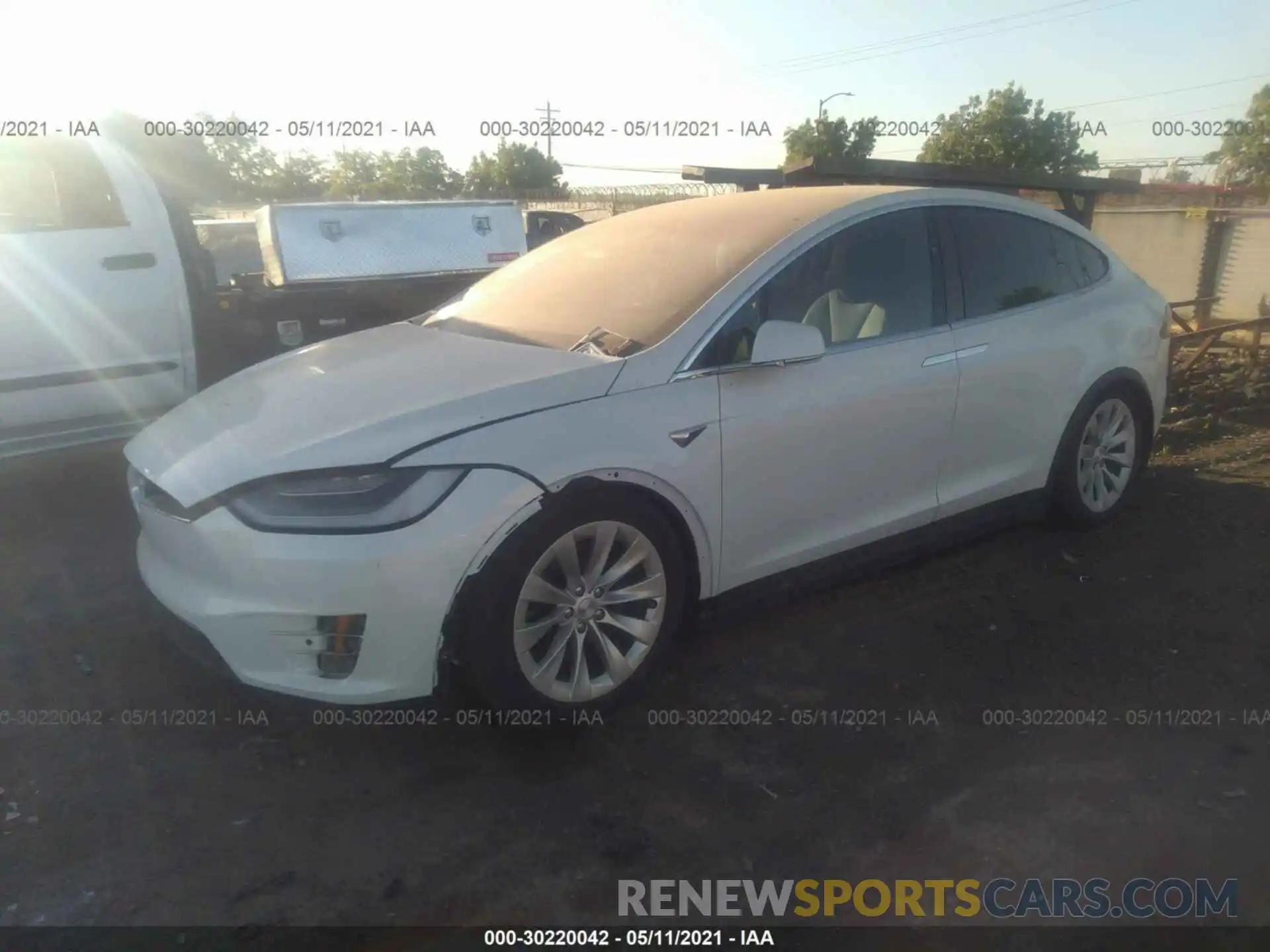 2 Photograph of a damaged car 5YJXCBE26LF272294 TESLA MODEL X 2020