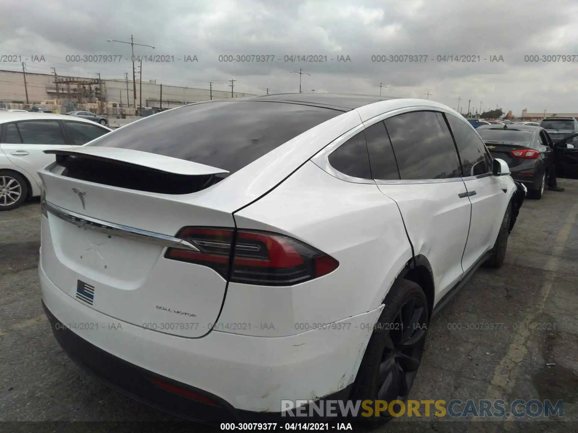 4 Фотография поврежденного автомобиля 5YJXCDE22LF285944 TESLA MODEL X 2020