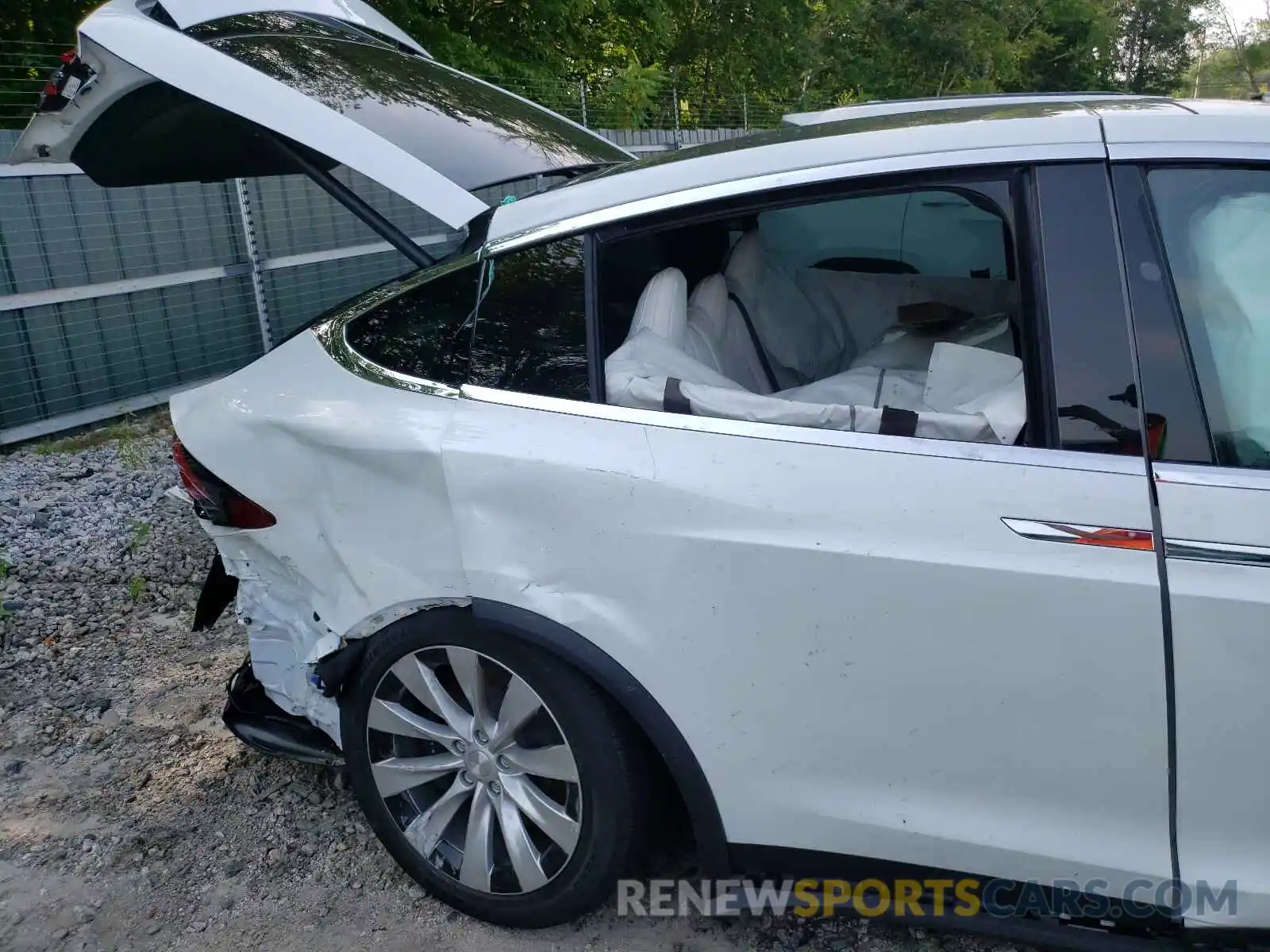 6 Photograph of a damaged car 5YJXCDE2XLF263903 TESLA MODEL X 2020