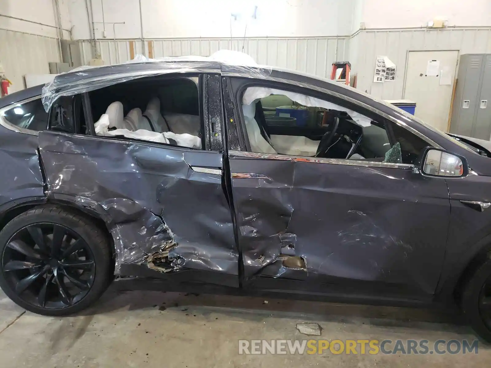 9 Photograph of a damaged car 5YJXCDE25MF319537 TESLA MODEL X 2021