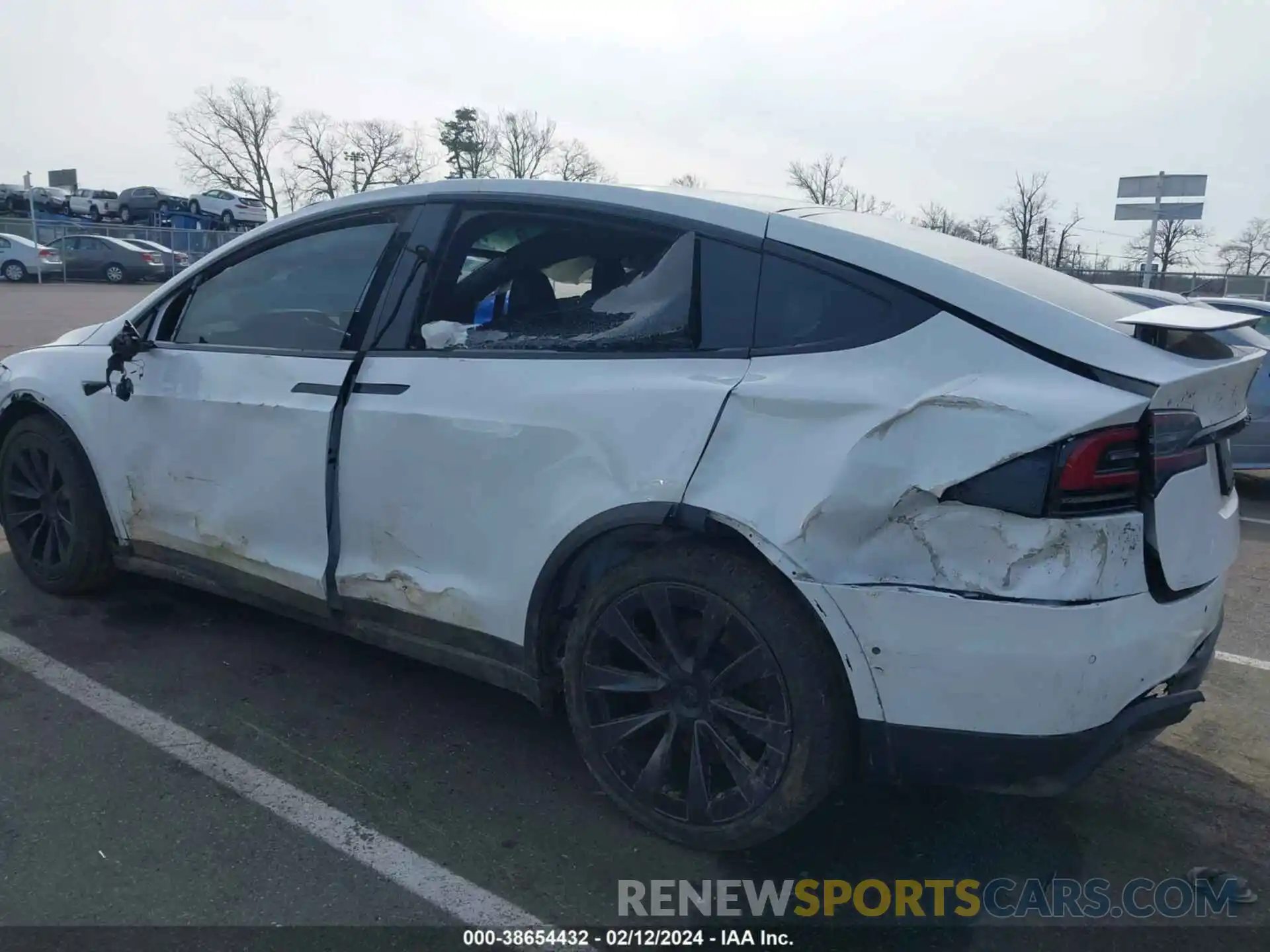 6 Photograph of a damaged car 7SAXCBE51NF340713 TESLA MODEL X 2022