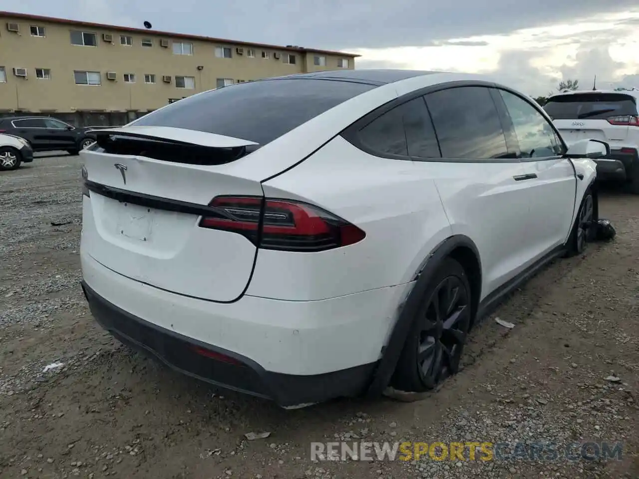 4 Photograph of a damaged car 7SAXCBE58NF332978 TESLA MODEL X 2022