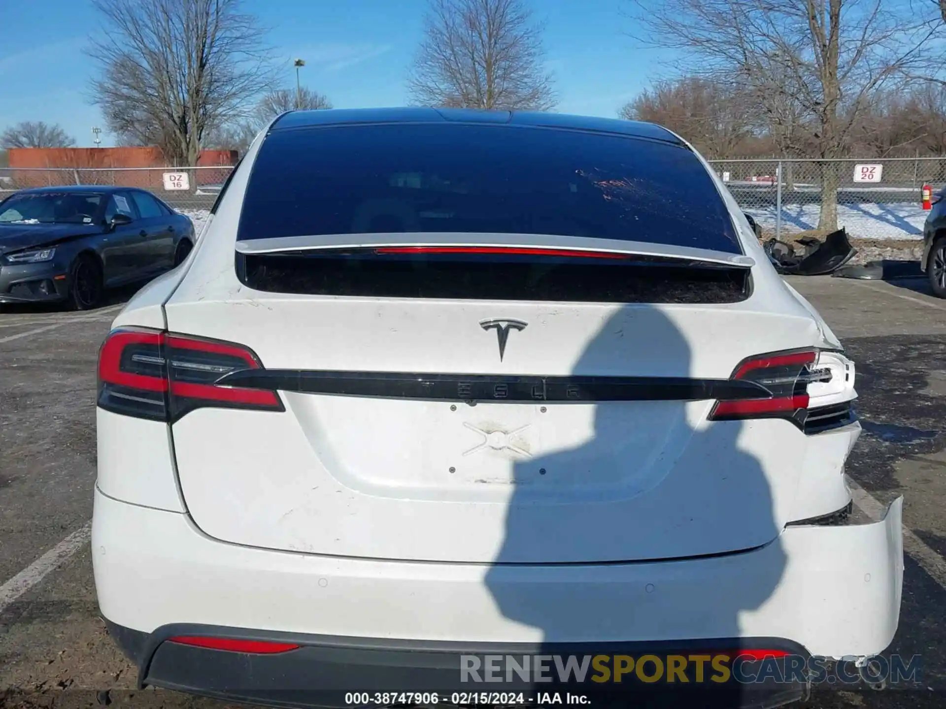 15 Photograph of a damaged car 7SAXCBE59NF329037 TESLA MODEL X 2022