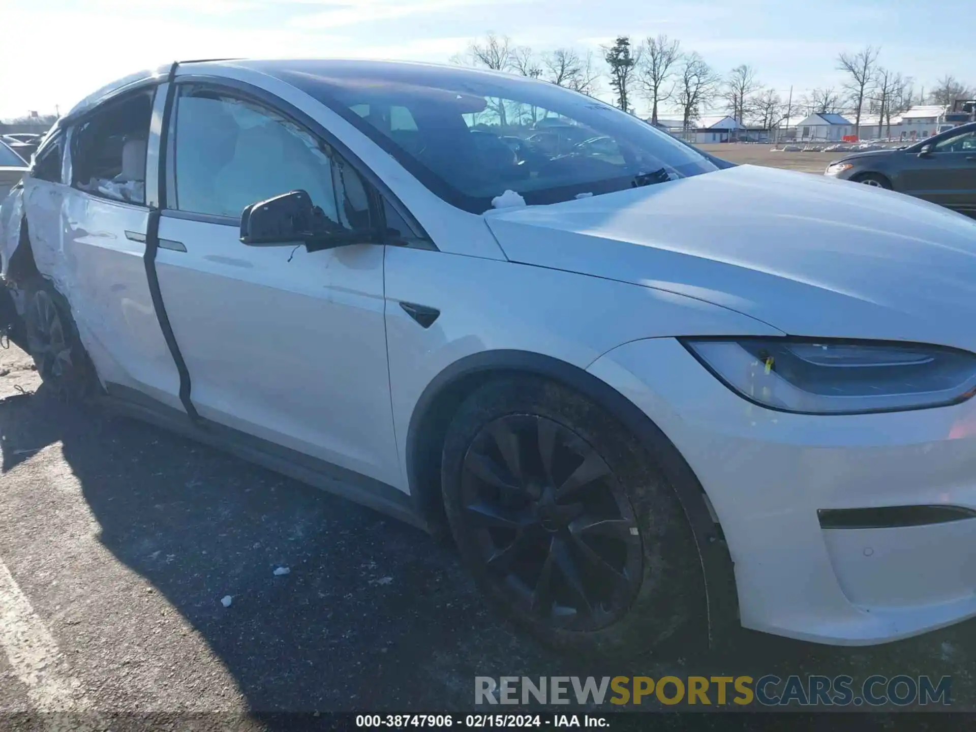 19 Photograph of a damaged car 7SAXCBE59NF329037 TESLA MODEL X 2022