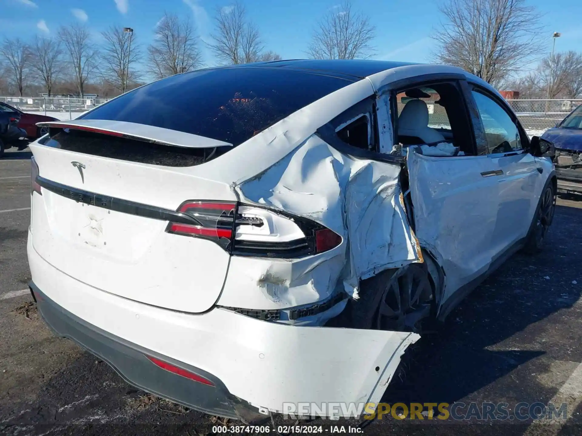 4 Photograph of a damaged car 7SAXCBE59NF329037 TESLA MODEL X 2022