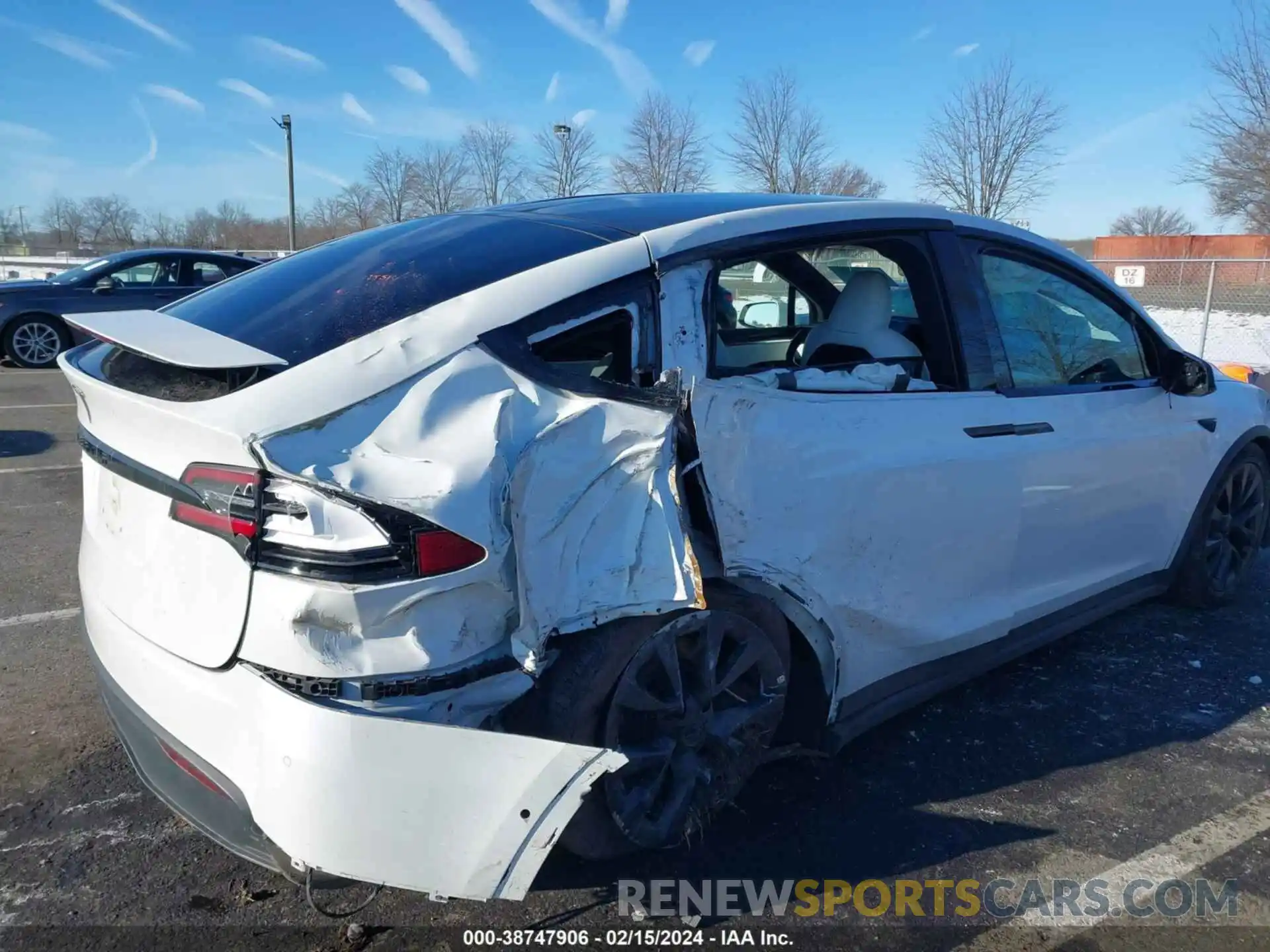 6 Photograph of a damaged car 7SAXCBE59NF329037 TESLA MODEL X 2022