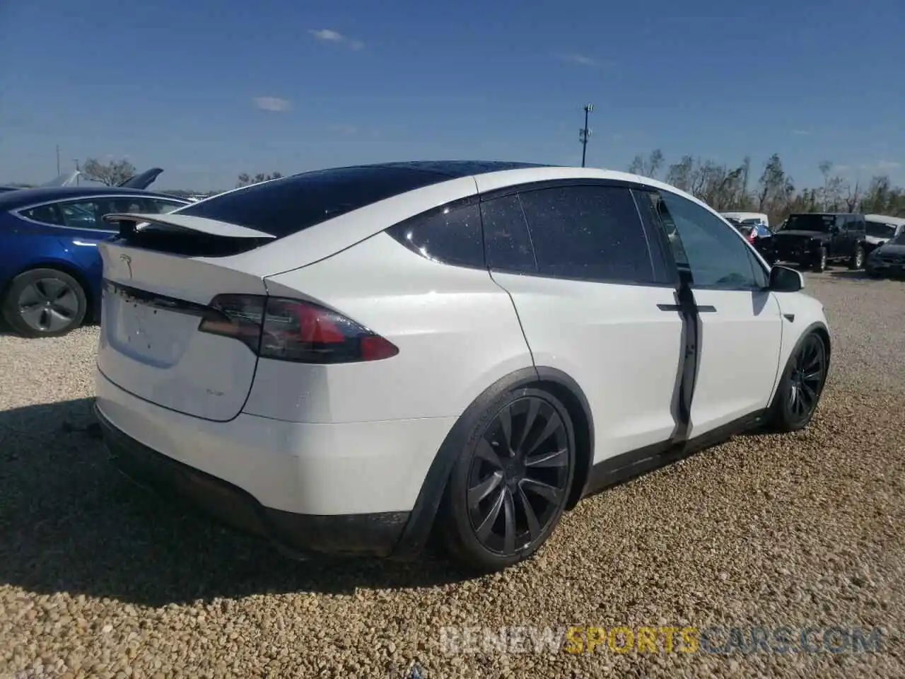 4 Photograph of a damaged car 7SAXCBE61NF331955 TESLA MODEL X 2022