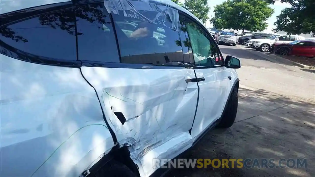 8 Photograph of a damaged car 7SAXCDE51NF342392 TESLA MODEL X 2022