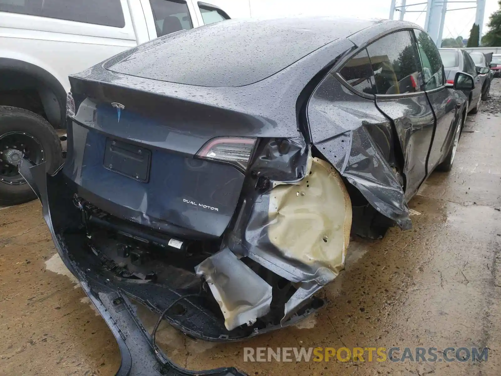 10 Photograph of a damaged car 5YJYGDEE0LF010219 TESLA MODEL Y 2020