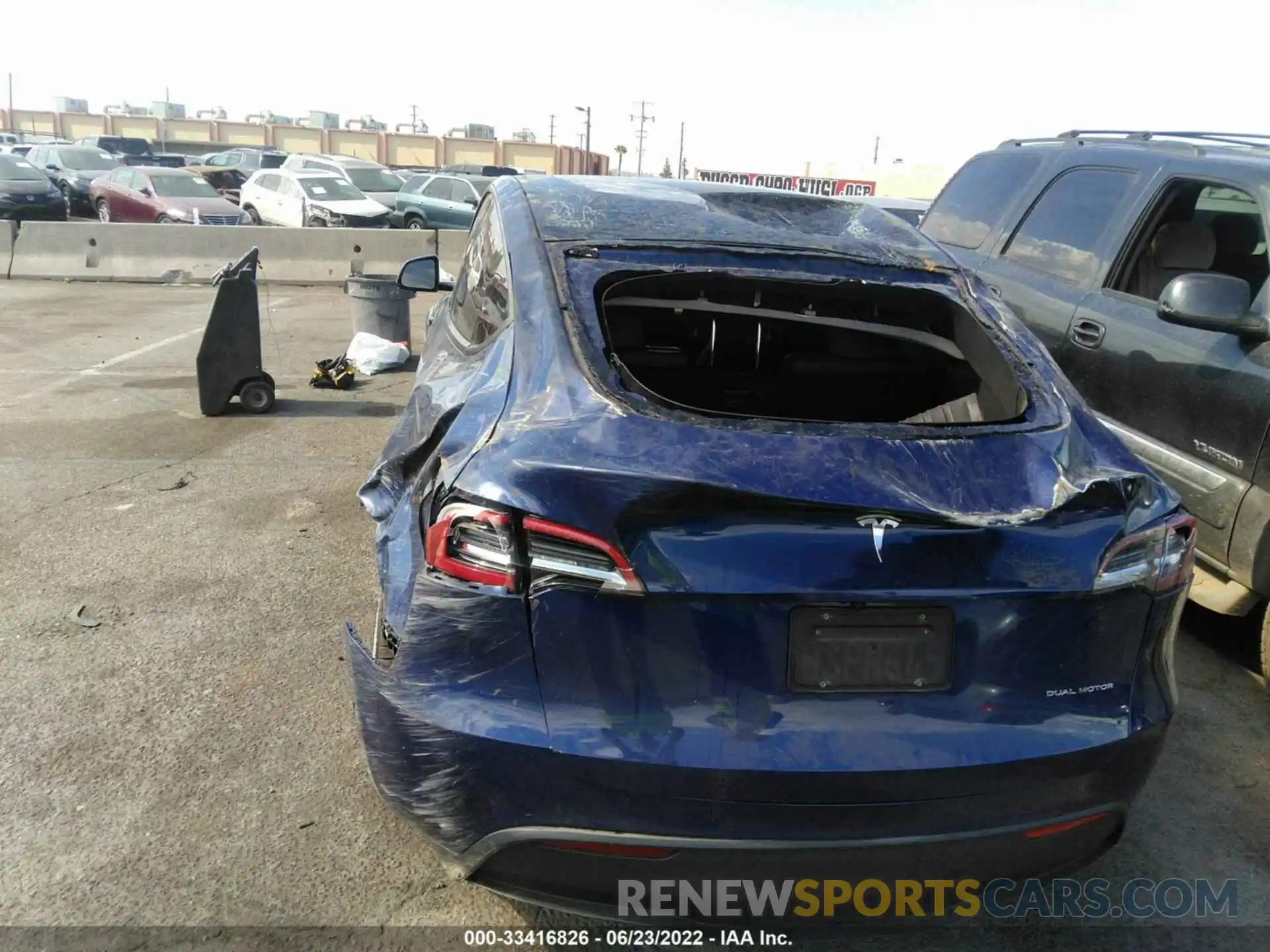 6 Photograph of a damaged car 5YJYGDEE0LF021561 TESLA MODEL Y 2020