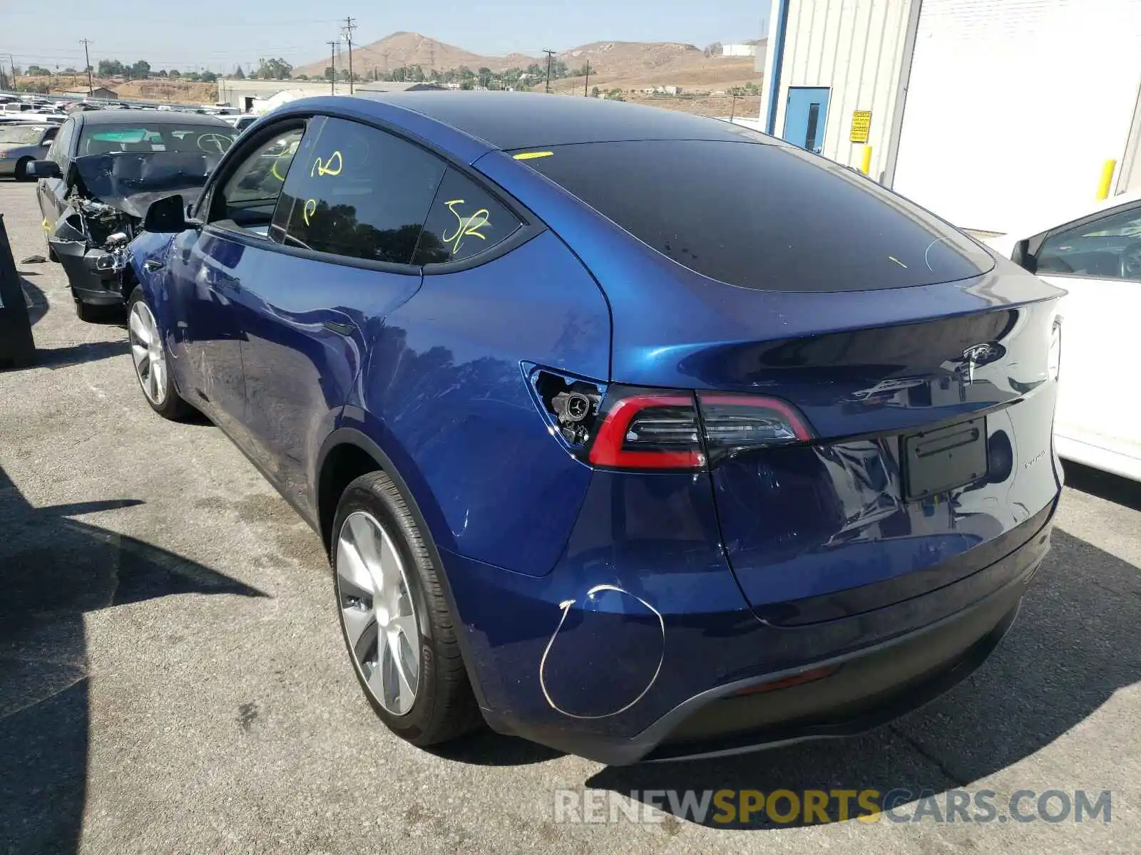 3 Photograph of a damaged car 5YJYGDEE0LF023083 TESLA MODEL Y 2020