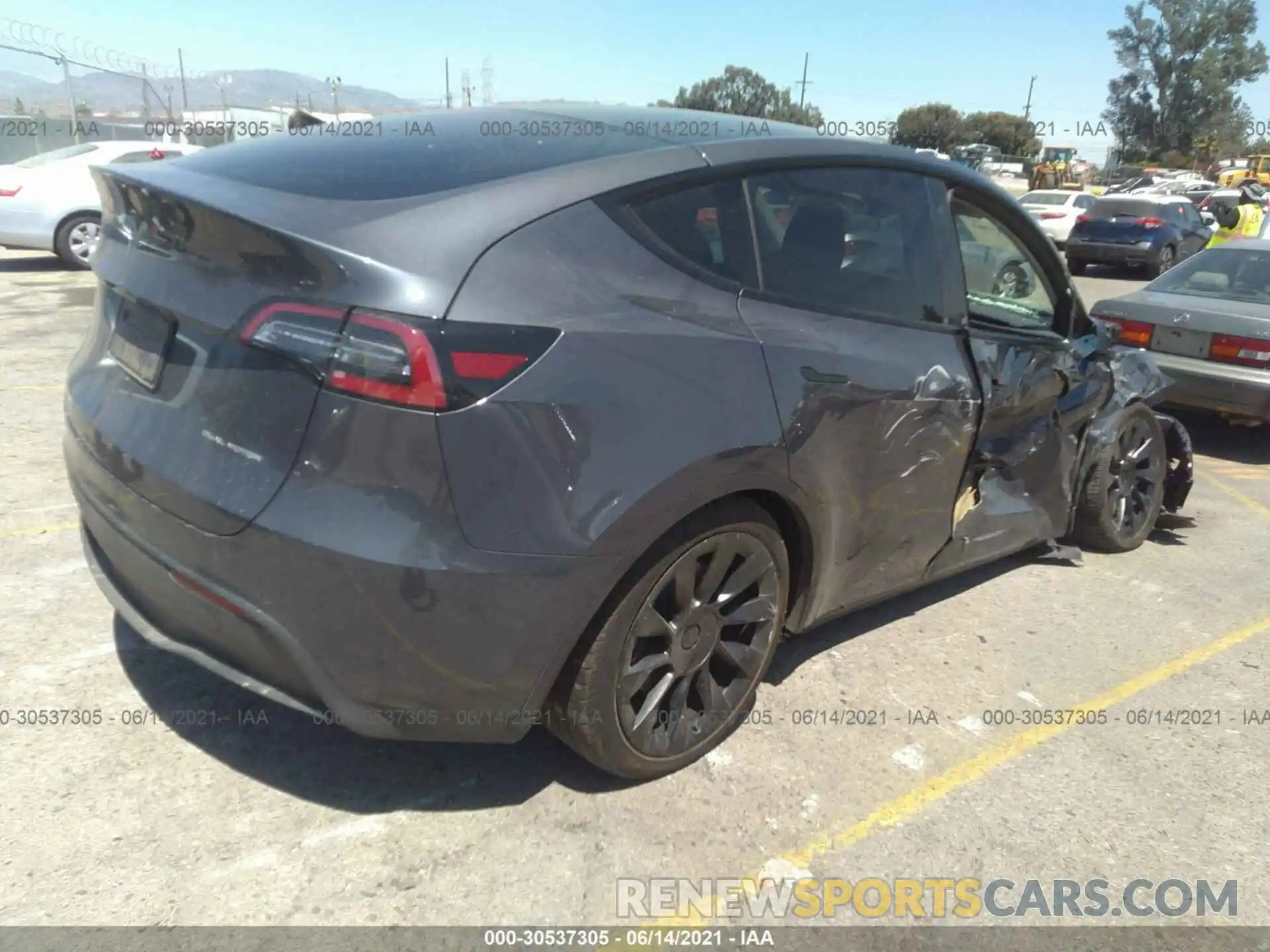 4 Photograph of a damaged car 5YJYGDEE0LF033273 TESLA MODEL Y 2020