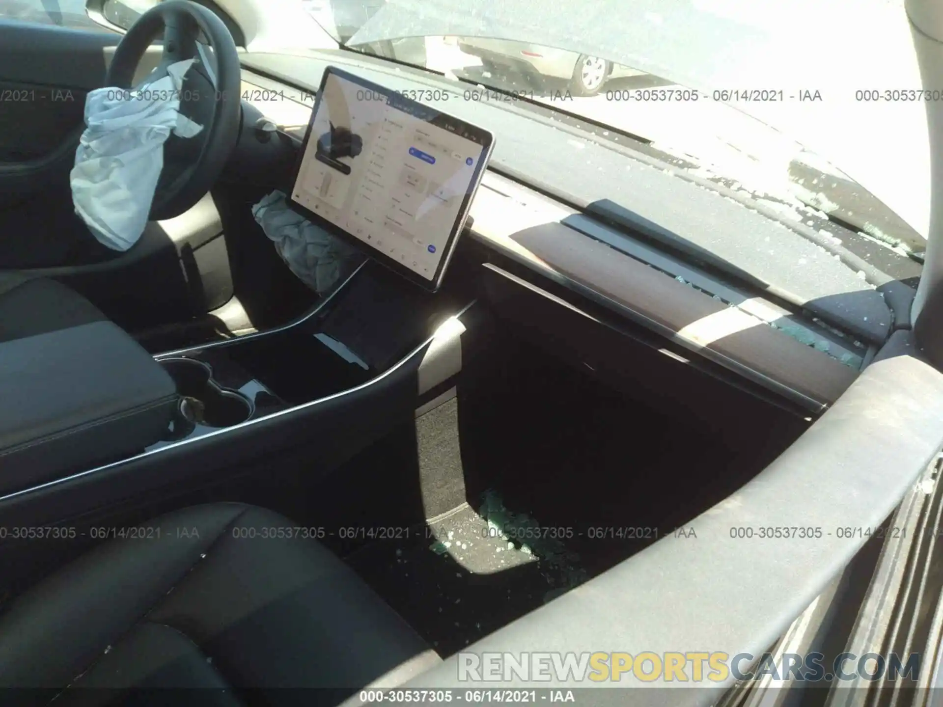 5 Photograph of a damaged car 5YJYGDEE0LF033273 TESLA MODEL Y 2020