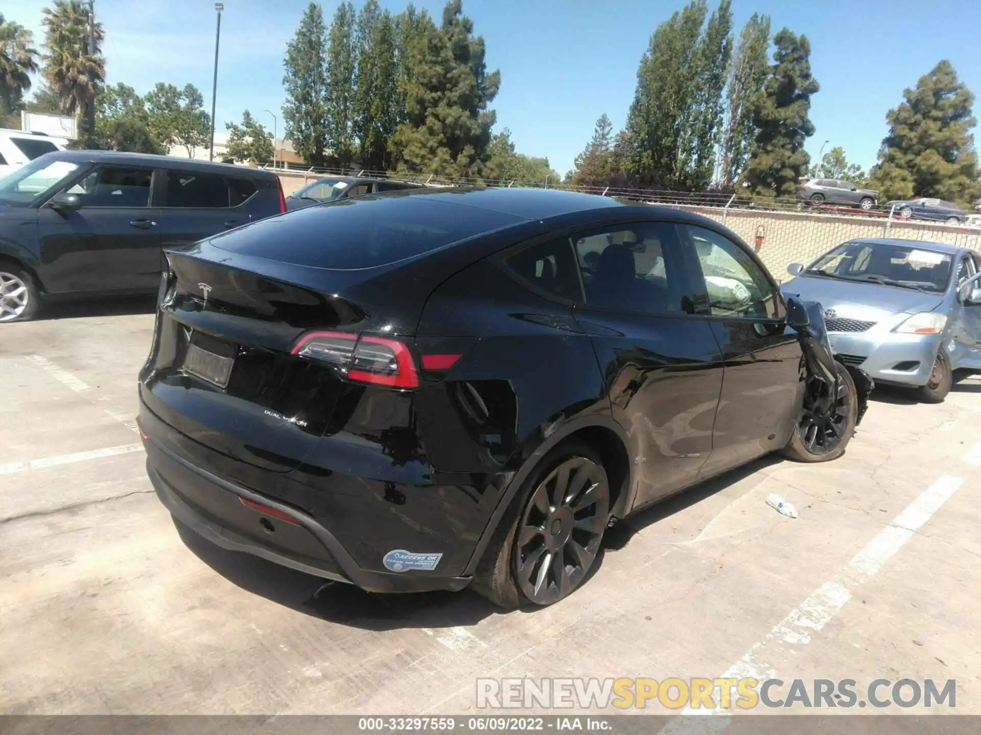 4 Фотография поврежденного автомобиля 5YJYGDEE0LF033807 TESLA MODEL Y 2020