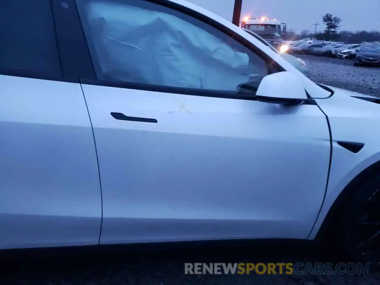 5 Photograph of a damaged car 5YJYGDEE0LF034052 TESLA MODEL Y 2020