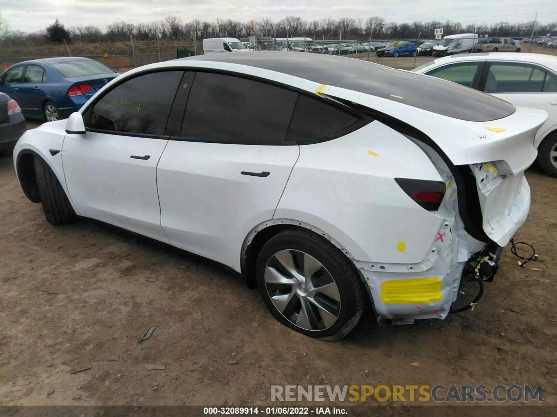 3 Фотография поврежденного автомобиля 5YJYGDEE0LF038649 TESLA MODEL Y 2020