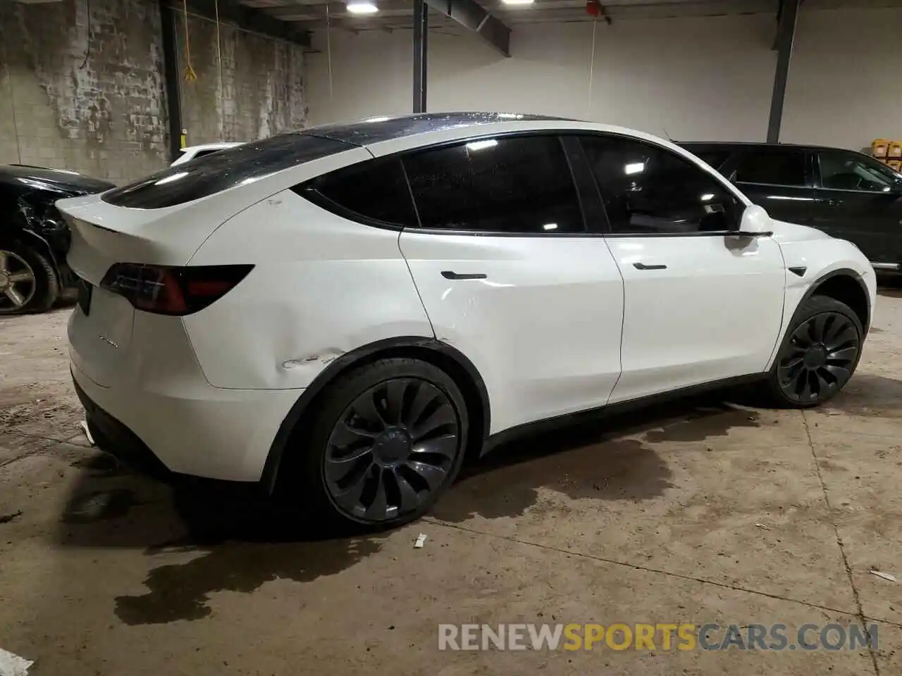 3 Photograph of a damaged car 5YJYGDEE0LF043401 TESLA MODEL Y 2020