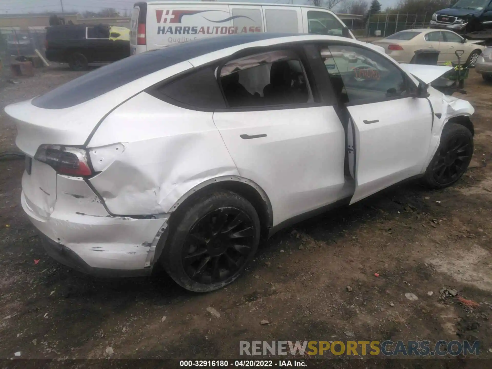 4 Photograph of a damaged car 5YJYGDEE0LF048324 TESLA MODEL Y 2020