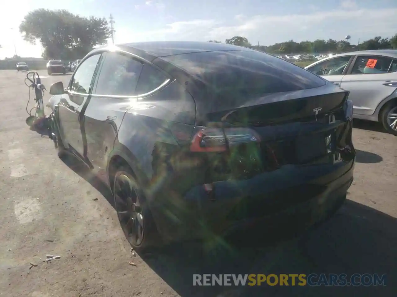 3 Photograph of a damaged car 5YJYGDEE0LF048954 TESLA MODEL Y 2020