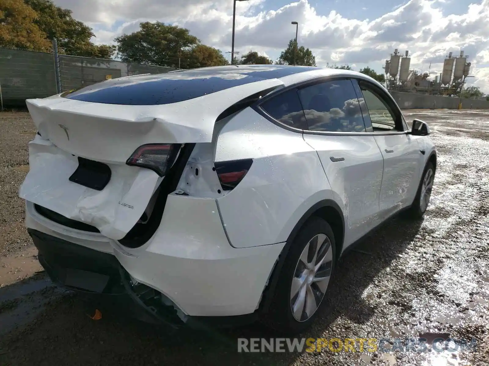 4 Photograph of a damaged car 5YJYGDEE0LF050302 TESLA MODEL Y 2020