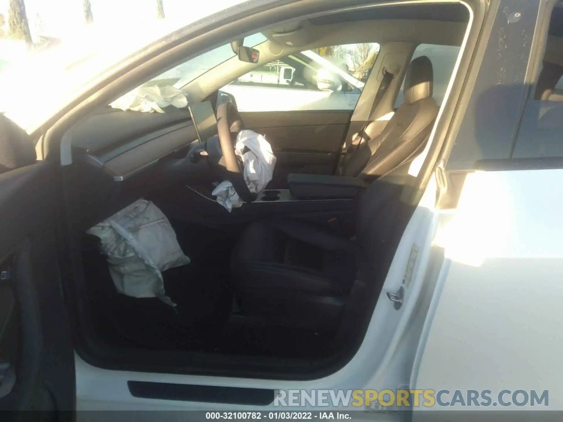 5 Photograph of a damaged car 5YJYGDEE0LF056195 TESLA MODEL Y 2020