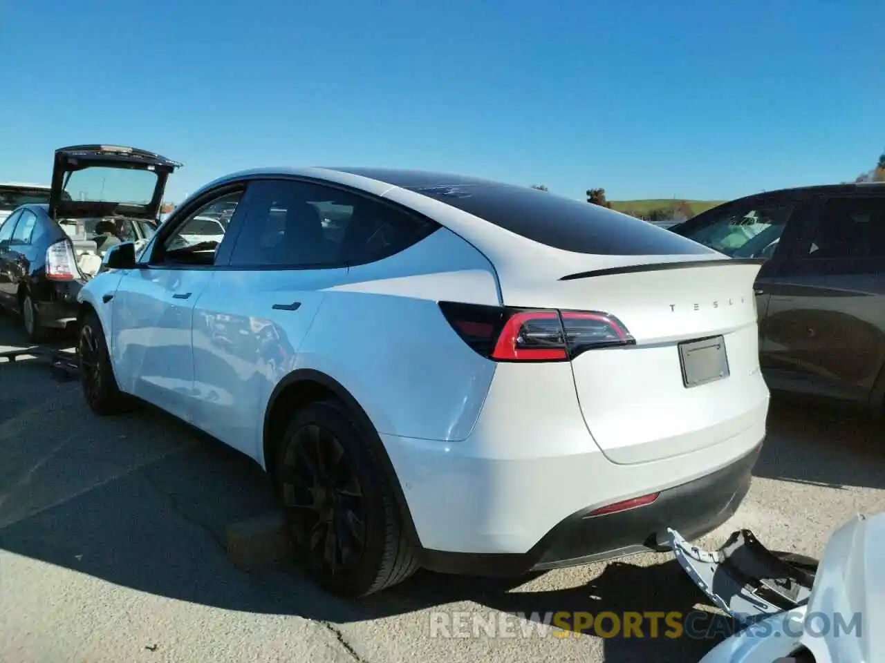 3 Photograph of a damaged car 5YJYGDEE0LF058366 TESLA MODEL Y 2020