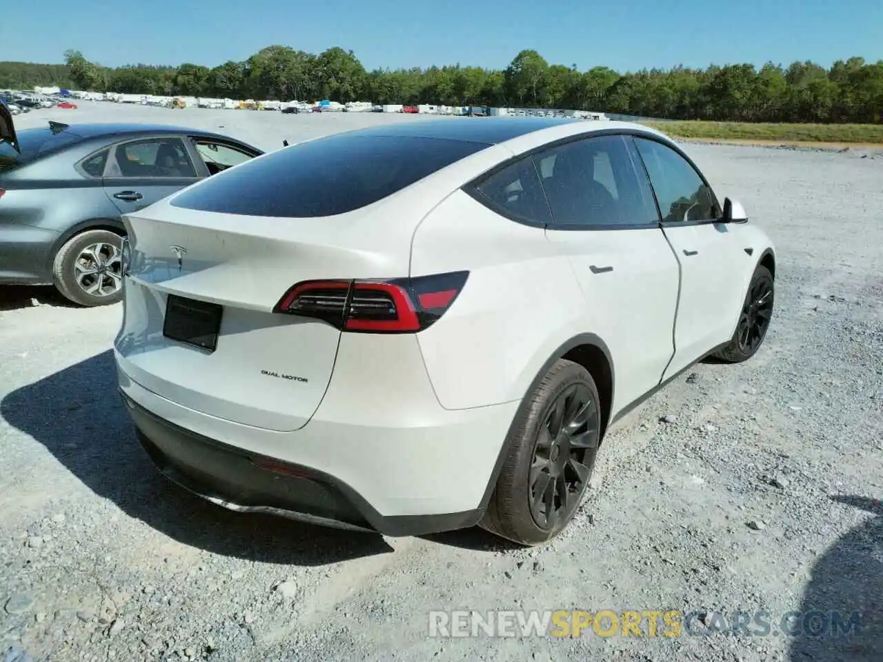 4 Photograph of a damaged car 5YJYGDEE1LF008351 TESLA MODEL Y 2020