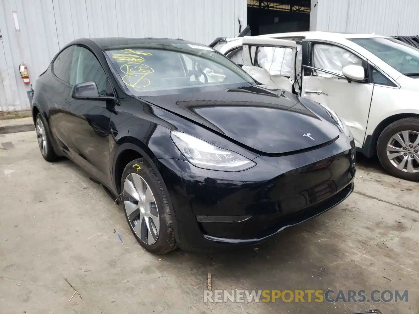 1 Photograph of a damaged car 5YJYGDEE1LF020144 TESLA MODEL Y 2020