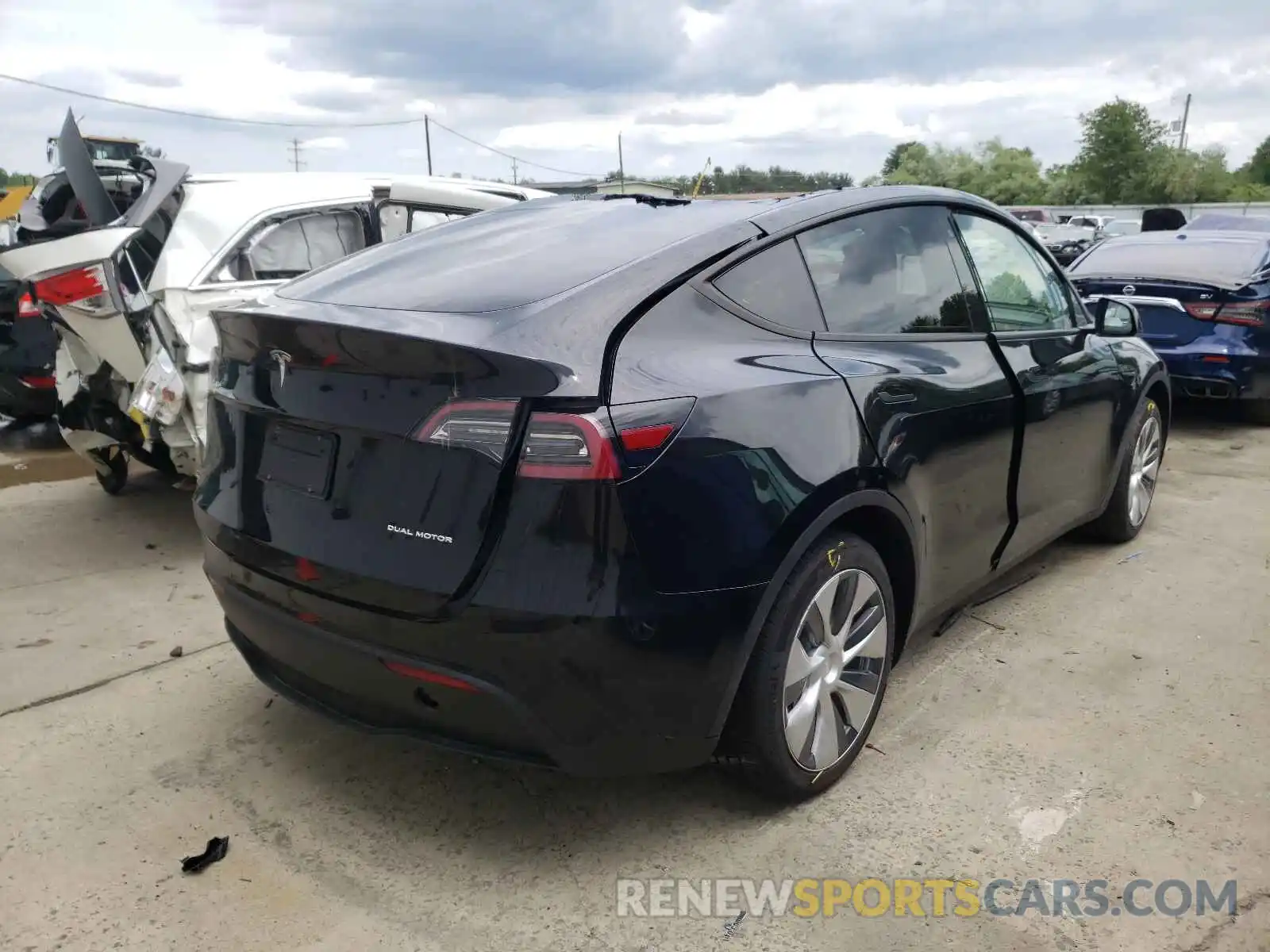 4 Photograph of a damaged car 5YJYGDEE1LF020144 TESLA MODEL Y 2020