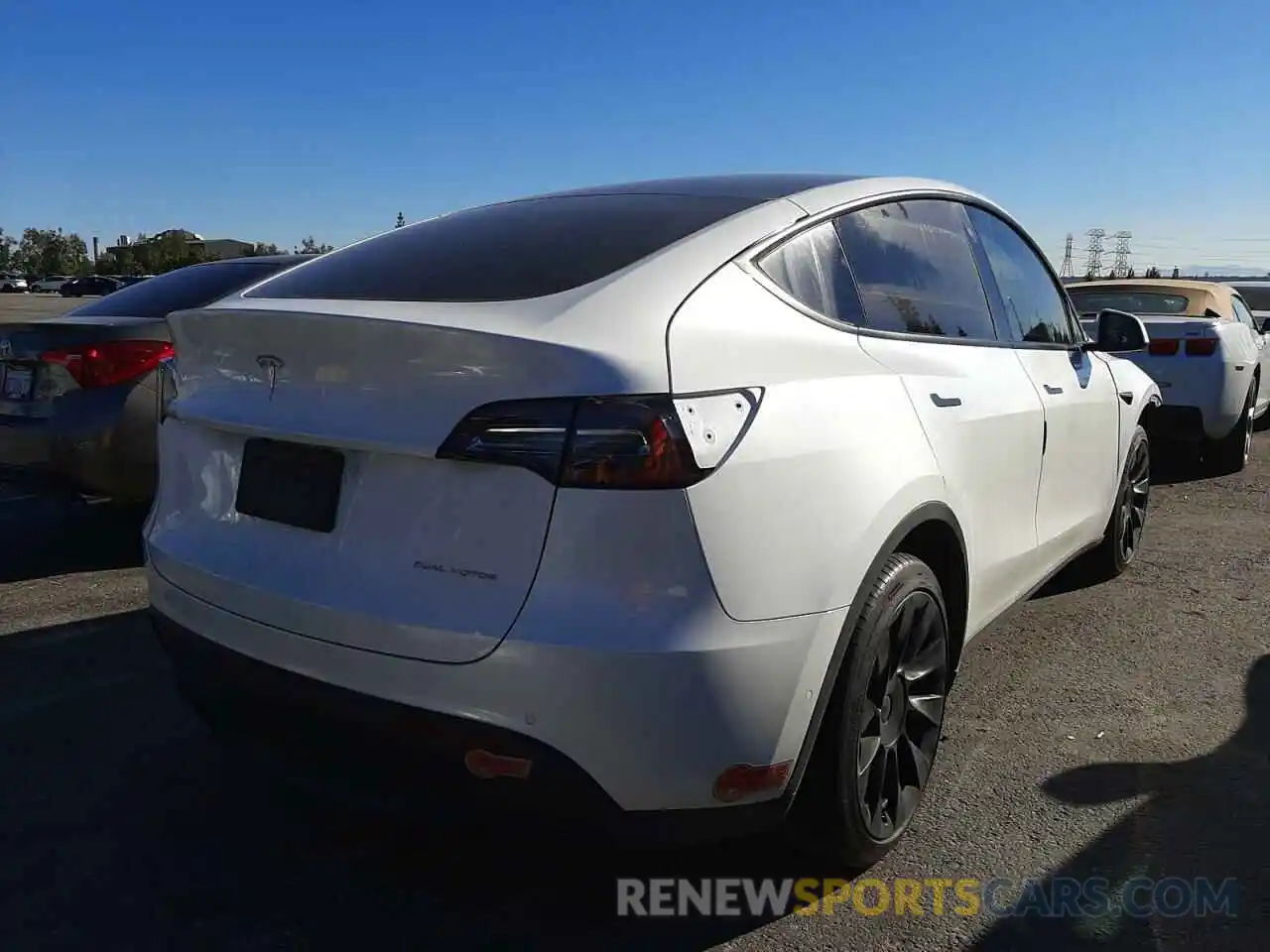 4 Photograph of a damaged car 5YJYGDEE1LF022315 TESLA MODEL Y 2020