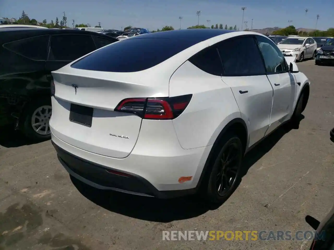 4 Photograph of a damaged car 5YJYGDEE1LF025263 TESLA MODEL Y 2020