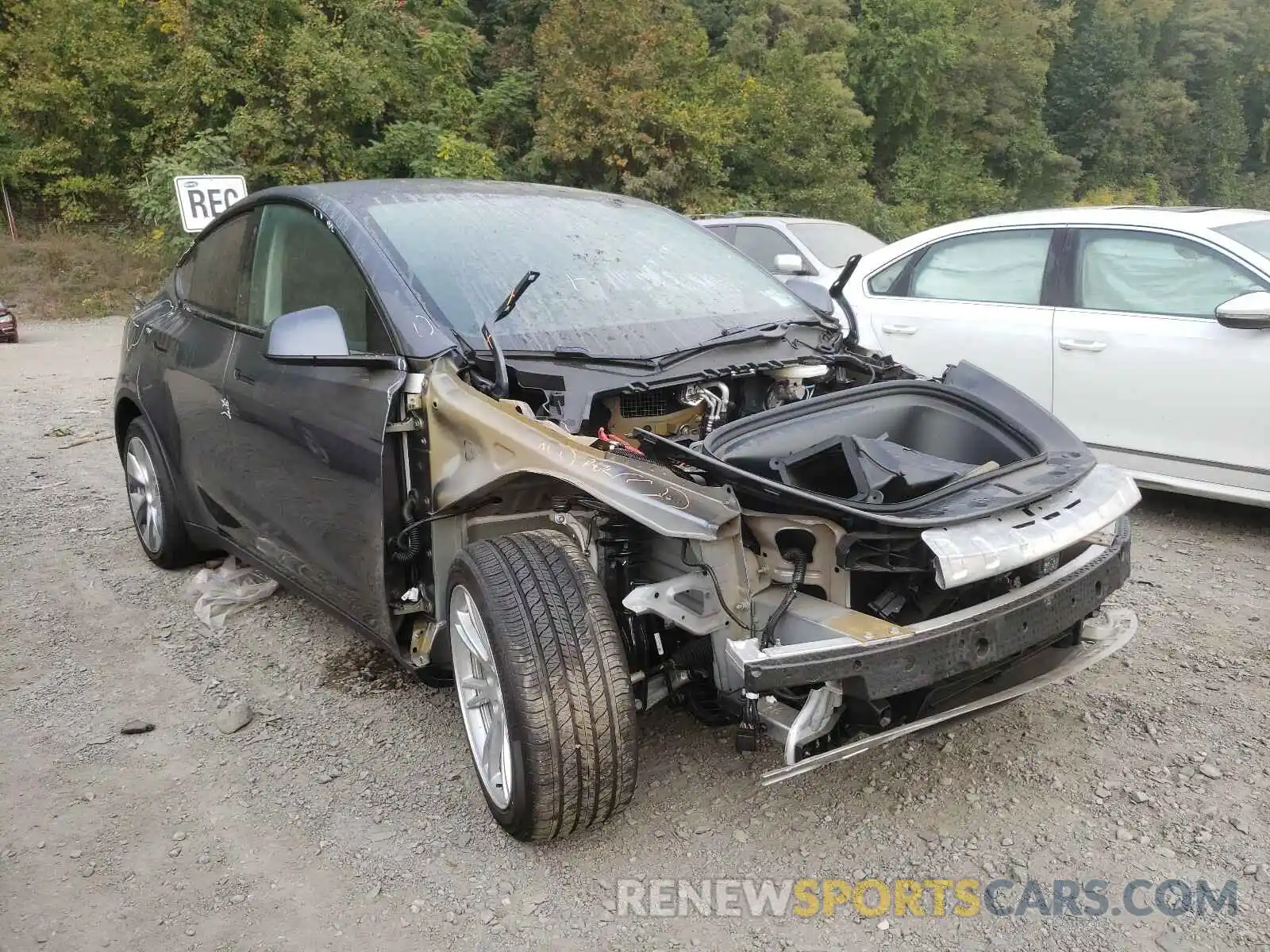 1 Photograph of a damaged car 5YJYGDEE1LF031452 TESLA MODEL Y 2020