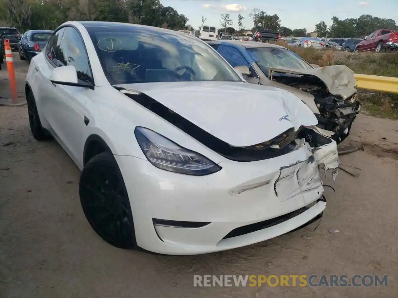 1 Photograph of a damaged car 5YJYGDEE1LF033279 TESLA MODEL Y 2020