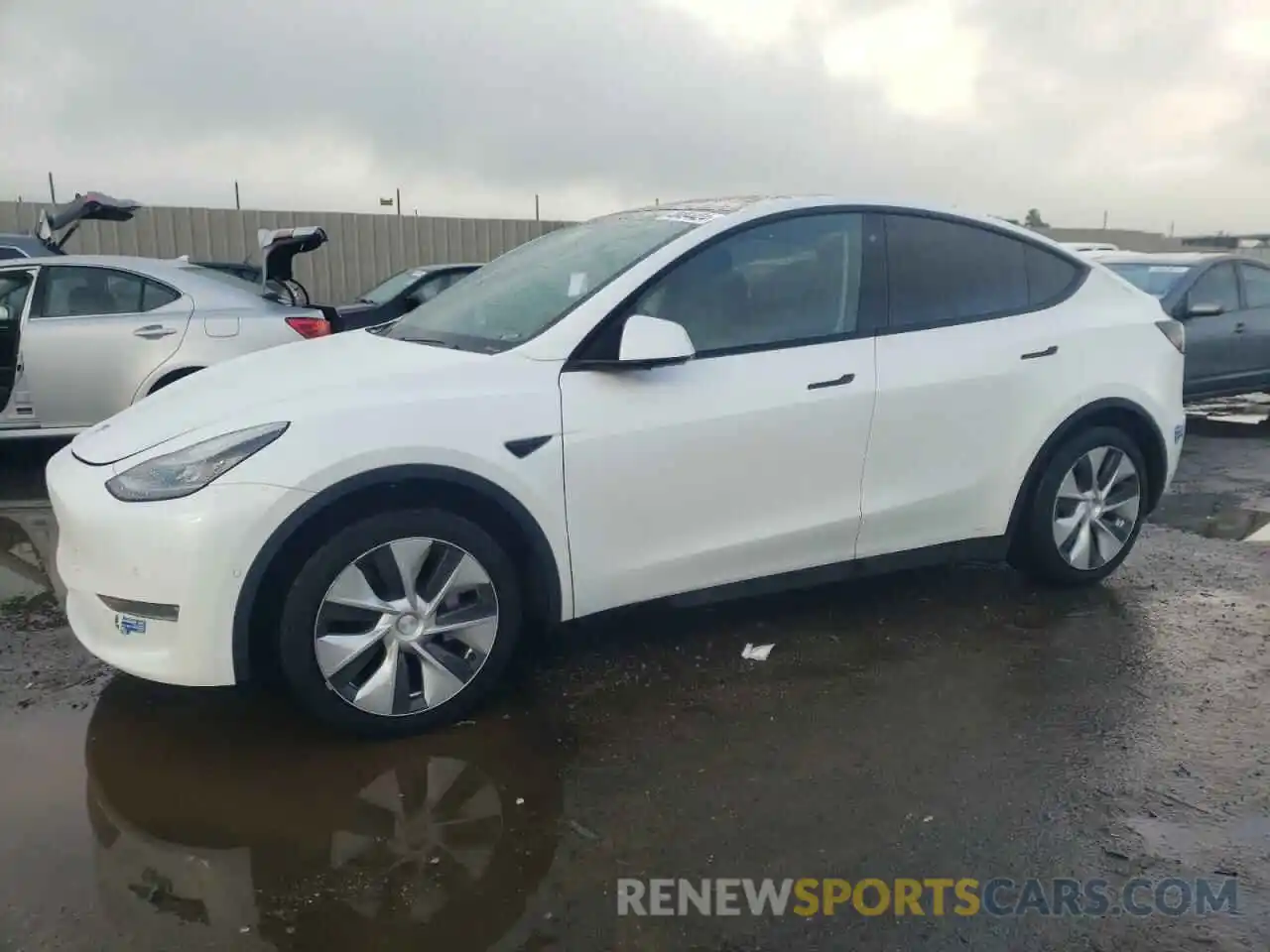 1 Photograph of a damaged car 5YJYGDEE1LF035288 TESLA MODEL Y 2020