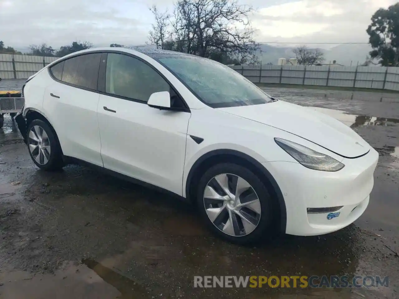 4 Photograph of a damaged car 5YJYGDEE1LF035288 TESLA MODEL Y 2020