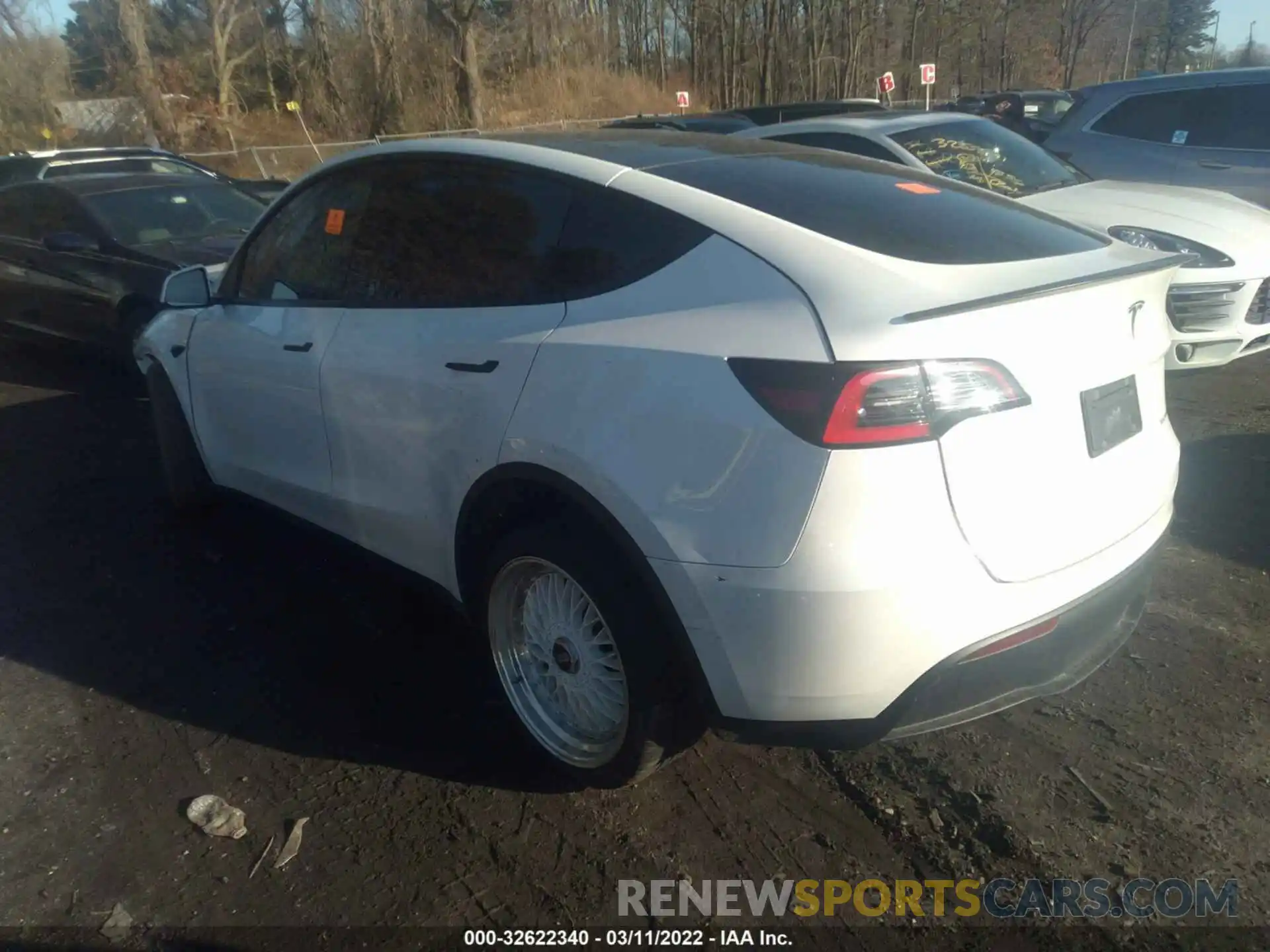 3 Photograph of a damaged car 5YJYGDEE1LF038305 TESLA MODEL Y 2020