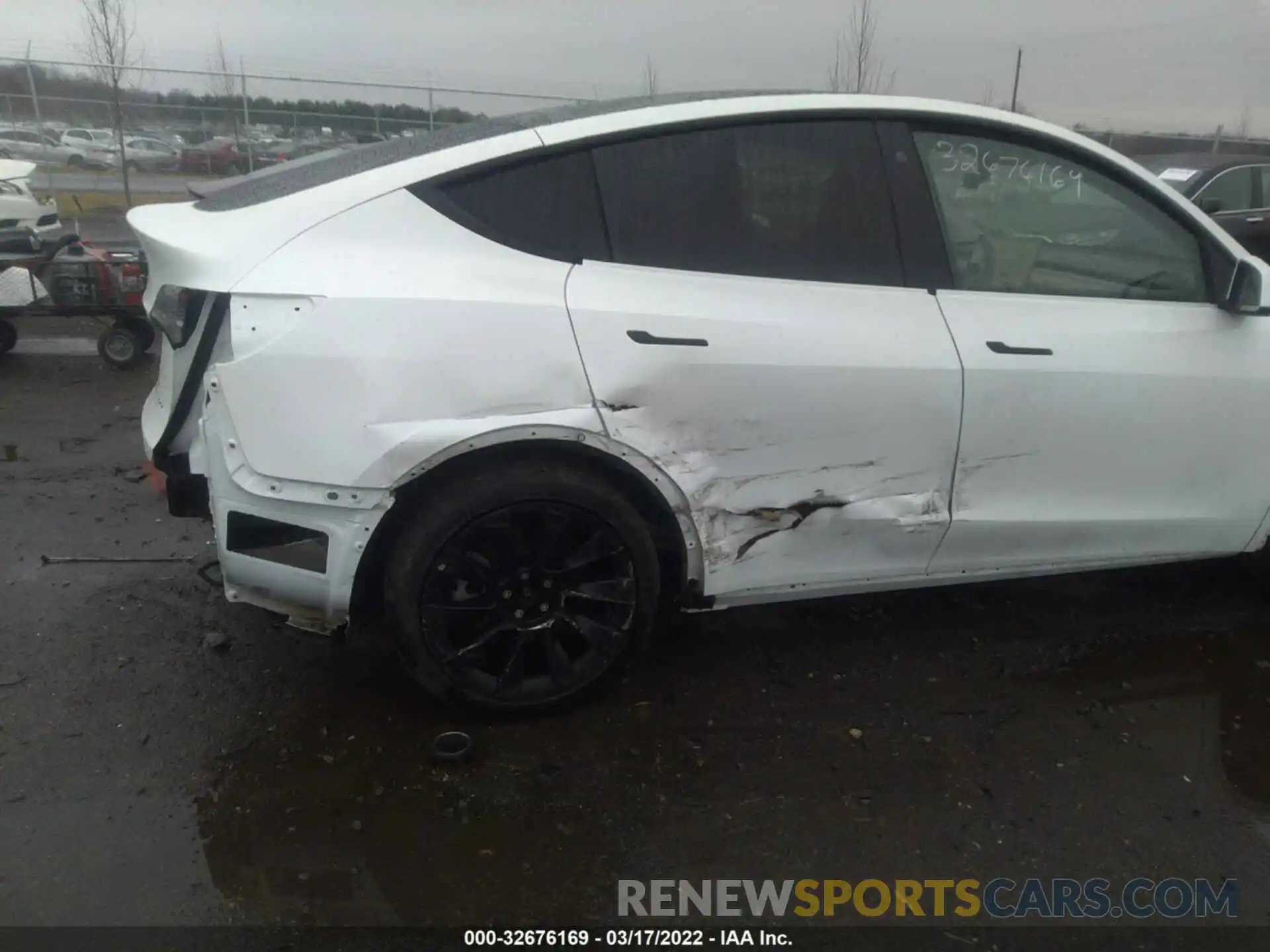 6 Photograph of a damaged car 5YJYGDEE1LF045576 TESLA MODEL Y 2020