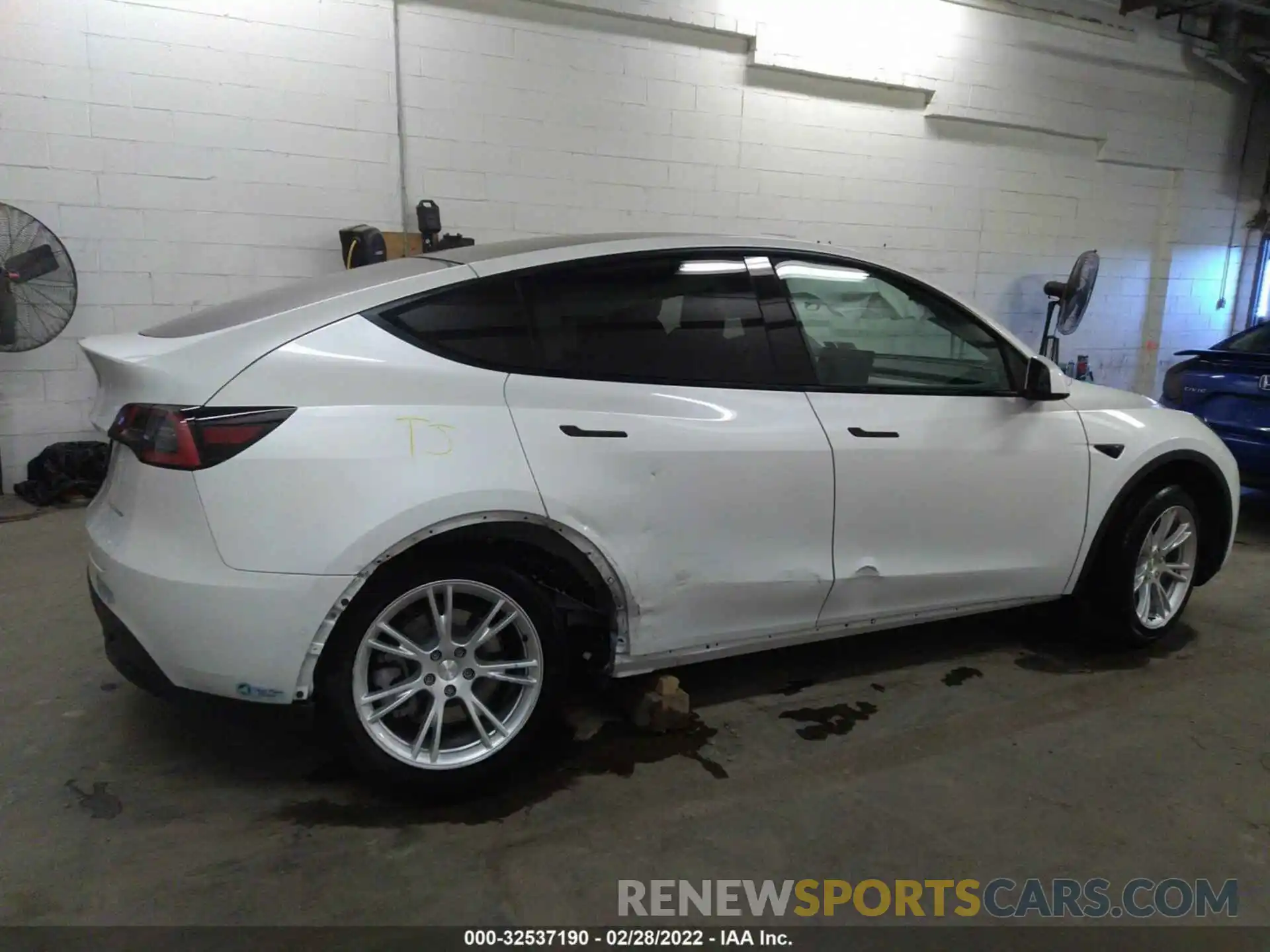 6 Photograph of a damaged car 5YJYGDEE1LF047117 TESLA MODEL Y 2020