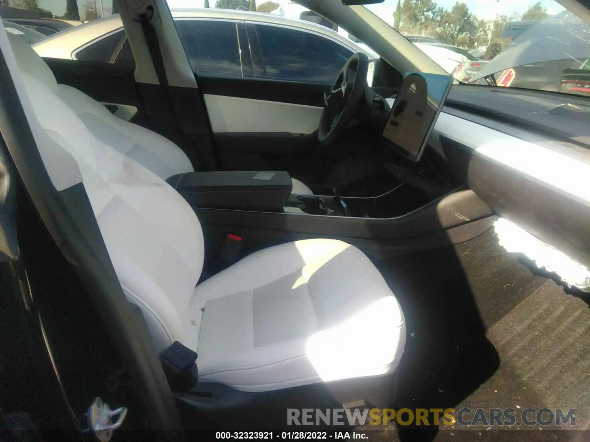 5 Photograph of a damaged car 5YJYGDEE1LF056092 TESLA MODEL Y 2020