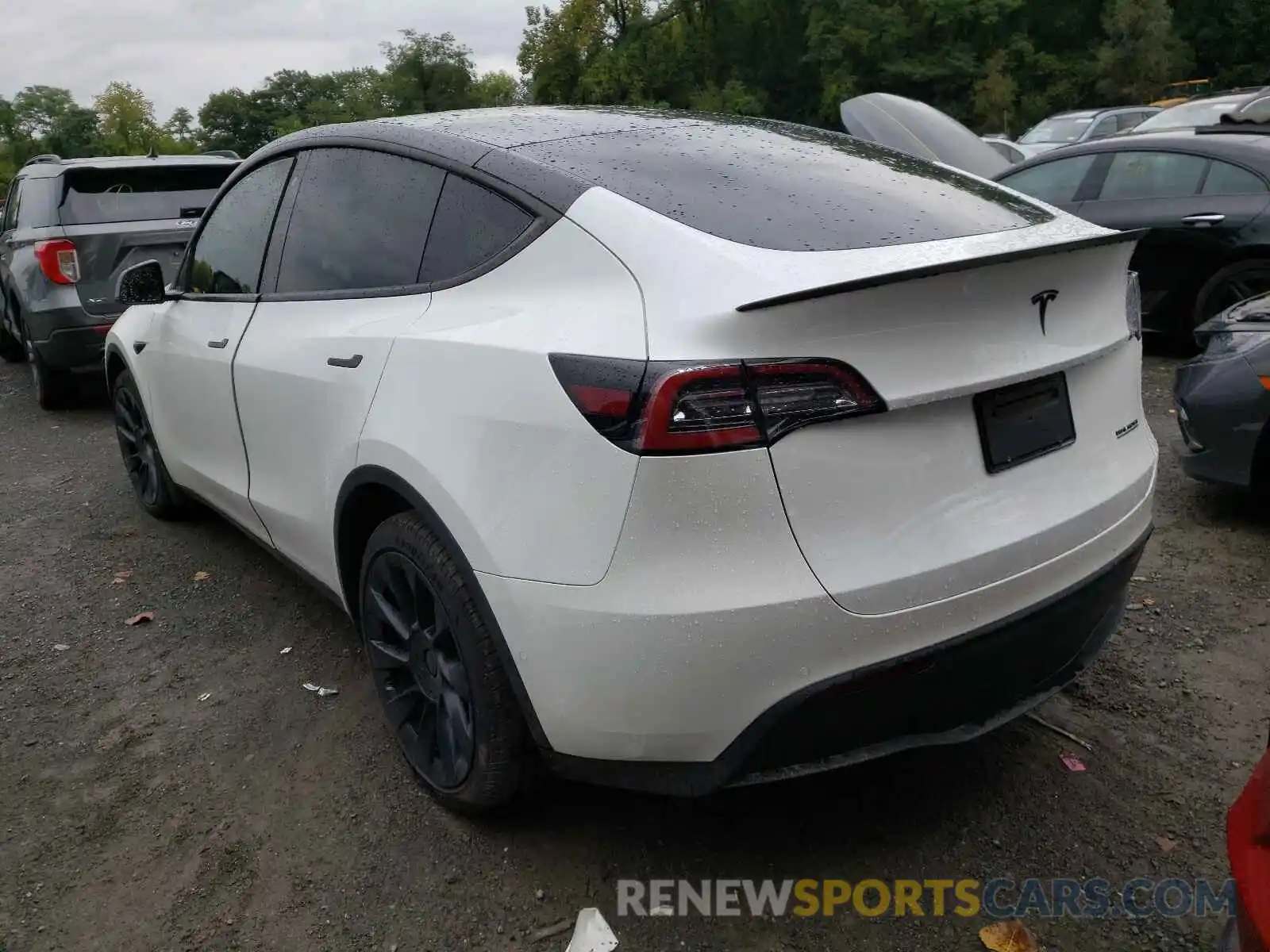 3 Photograph of a damaged car 5YJYGDEE2LF004325 TESLA MODEL Y 2020